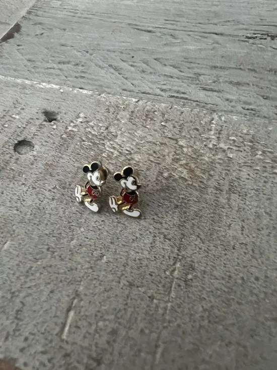 Vintage 1970’s Disney Productions Mickey Mouse Gold Tone Enamel Stud Earrings - Picture 2 of 4